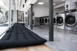 Wartebereich im Wash&Go SB Waschsalon Karlsruhe Weststadt